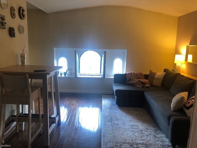 Building Photo - Studio, 1 bath  - 1122 Spruce St Apt 2D