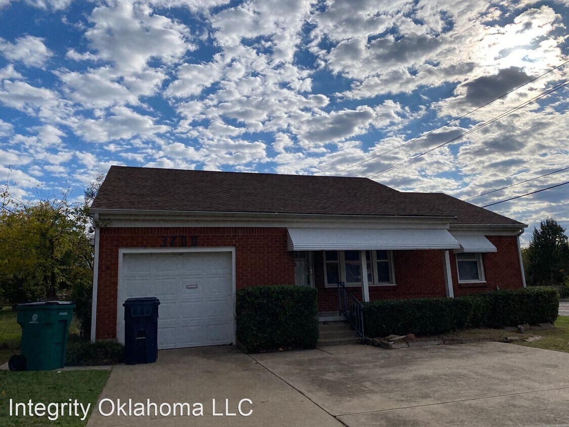 Primary Photo - 2 br, 1 bath House - 3700 N. Drexel Blvd.