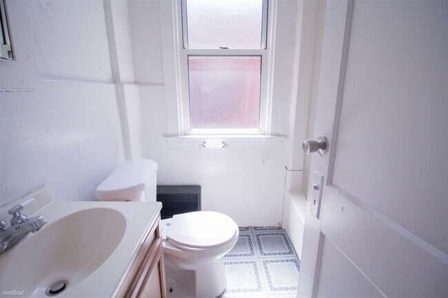 Building Photo - 4 br, 1 bath House - (August 2024)(south O...