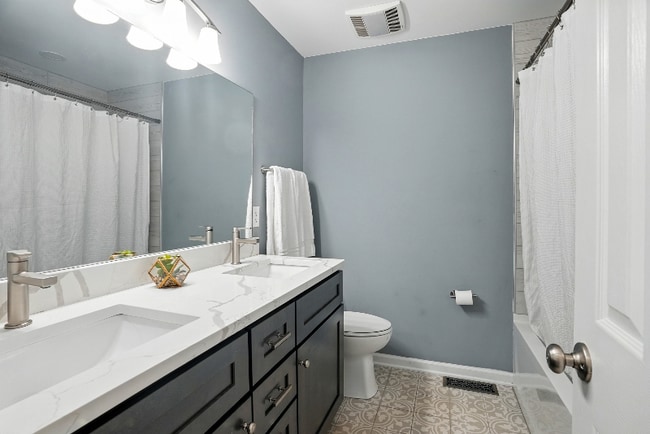 Building Photo - 1166 E Lois Ct