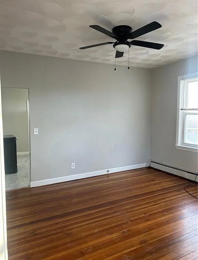 Foto del edificio - 142 Chestnut Hill Ave