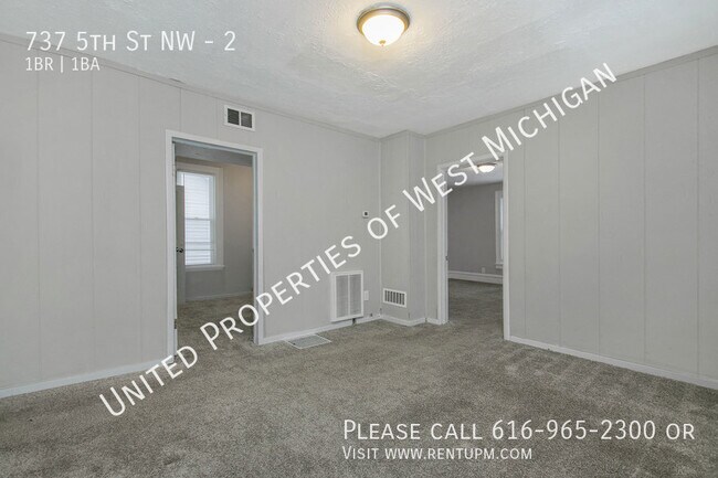 Building Photo - Available Now | 1 Bed, 1 Bath Upper Apartm...