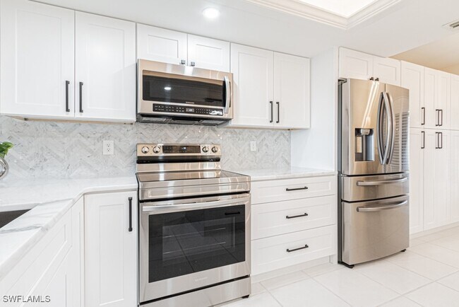 Building Photo - 12171 Kelly Sands Way