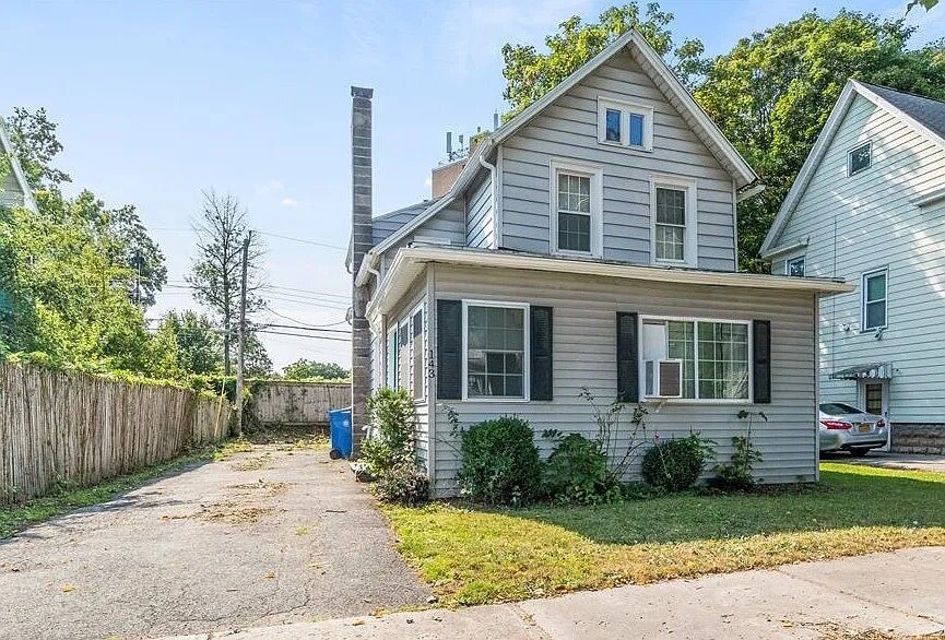 Primary Photo - 143 Barton St