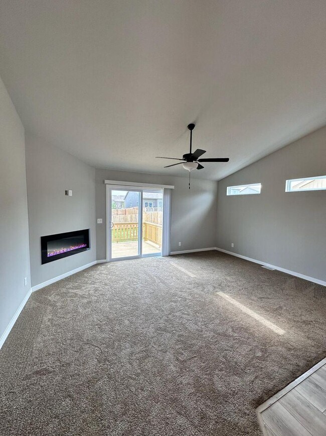 Building Photo - New Construction!!