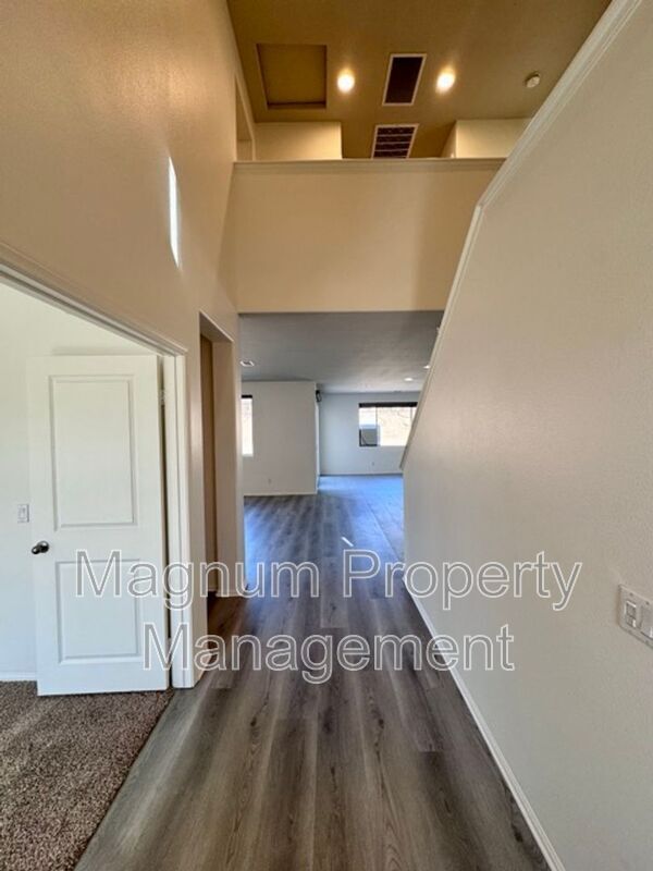 Primary Photo - 26612 Iron Mountain St