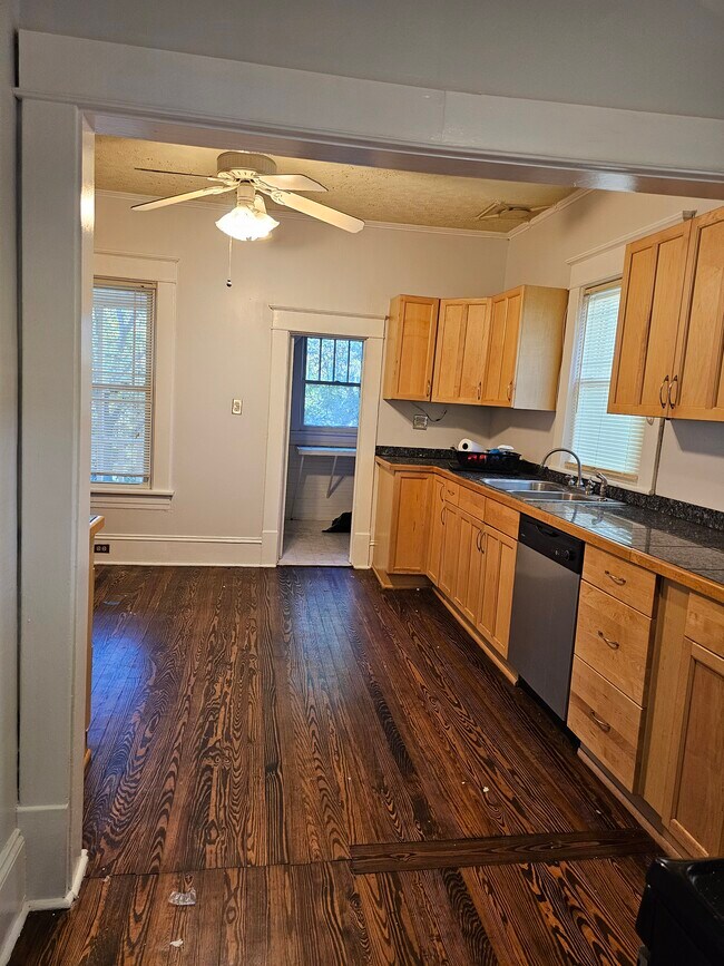 Building Photo - 920 N Church St