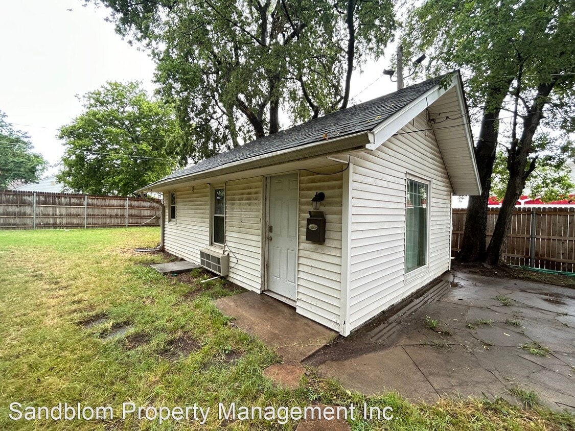 Primary Photo - 1 br, 1 bath House - 1116 1/2 S College Ave