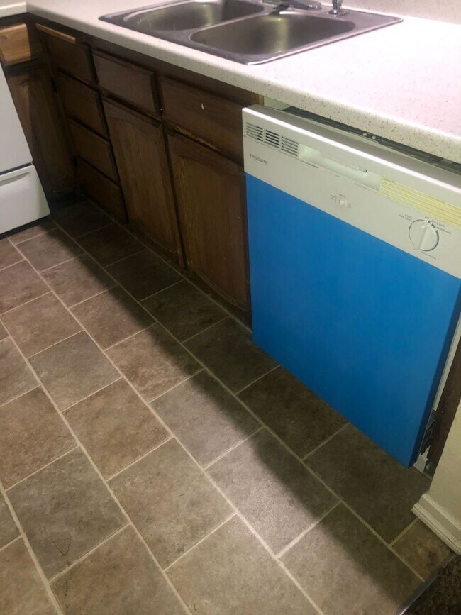 Foto del edificio - Convenience galore is what describes this condo!