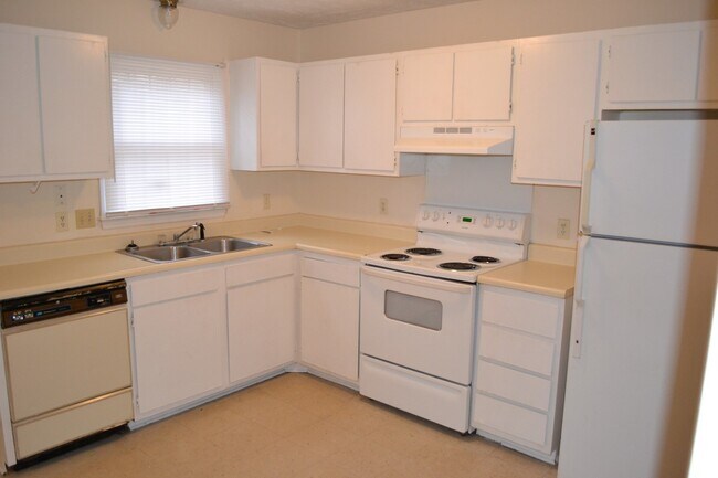 Foto del edificio - 2 Bedroom Townhome available 5/15/2025 - n...