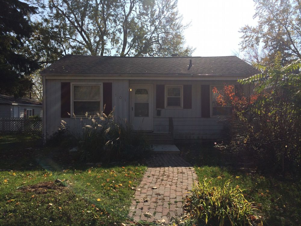 Great 2 bdrm w/ 3 car garage House for Rent in Pontiac, MI
