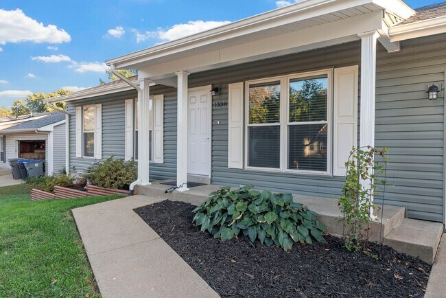 Foto del edificio - Luxury Remodeled 3Bed/2Bath w/ Finished Ba...