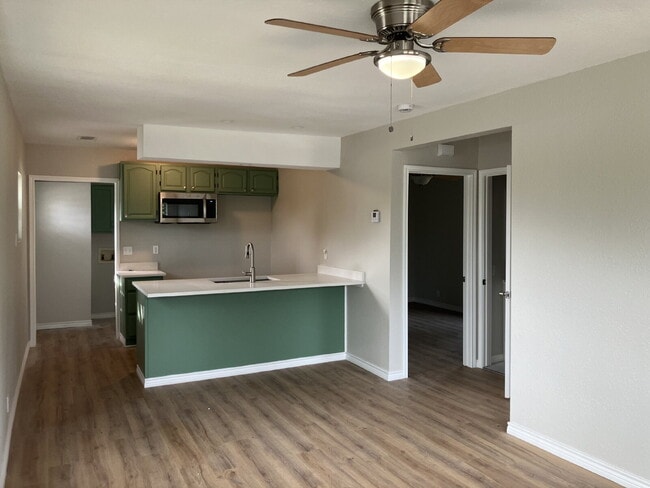 Building Photo - Fully Updated 2 Bedroom Home Near Randolph AFB