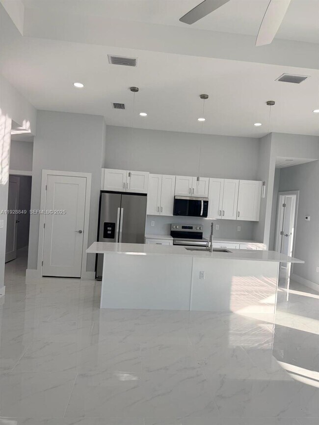 Foto del edificio - 313 El Dorado Blvd N