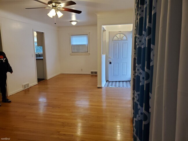 Building Photo - 3 br, 1 bath House - 23816 Donald Ave