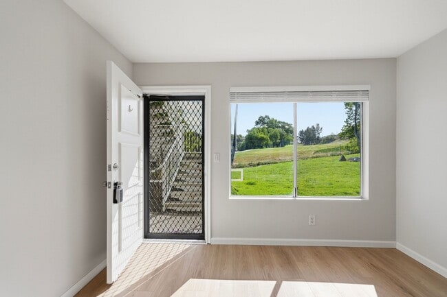 Foto del edificio - 27735 Mountain Meadow Rd