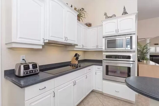 Foto del edificio - 30 Pinehurst Pl