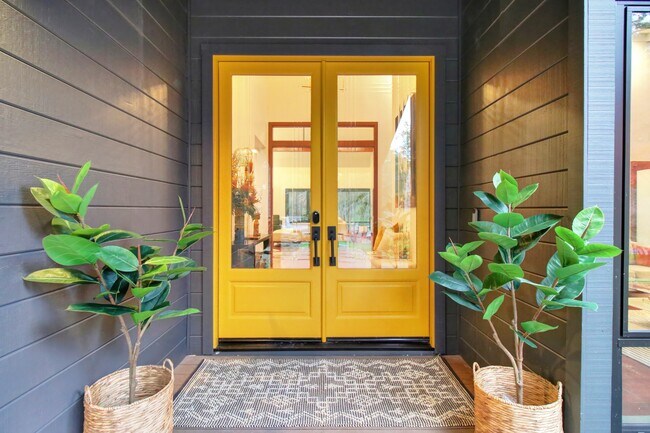 Foto del edificio - 7601 Tall Pine Ln