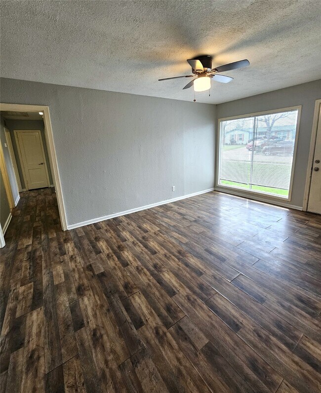 Building Photo - 5935 Beldart St