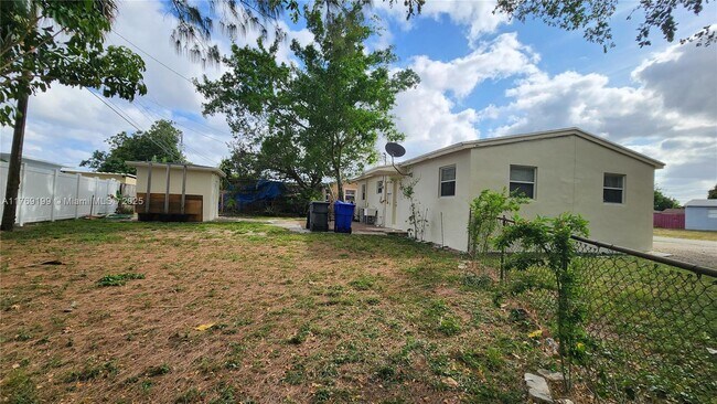 Foto del edificio - 841 N 69th Terrace