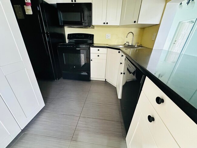 Building Photo - 1007 Green Pine Blvd