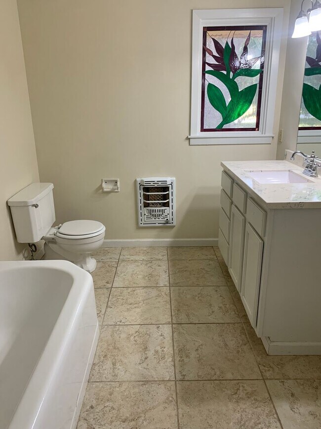 Foto del edificio - 3 Bed 2 Bath in Bendel Gardens Subdivision