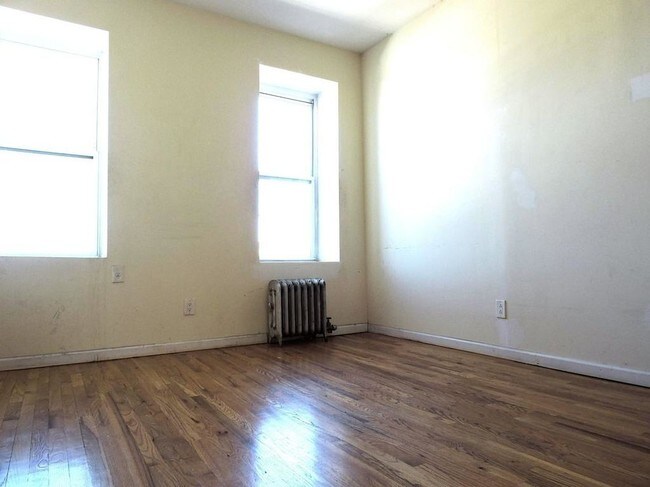 Building Photo - 454 Myrtle Ave