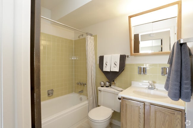 1 habitación Classic - Baño - Shagbark Apartments