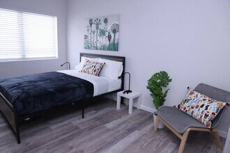 Building Photo - 1109 SW 37th Ave