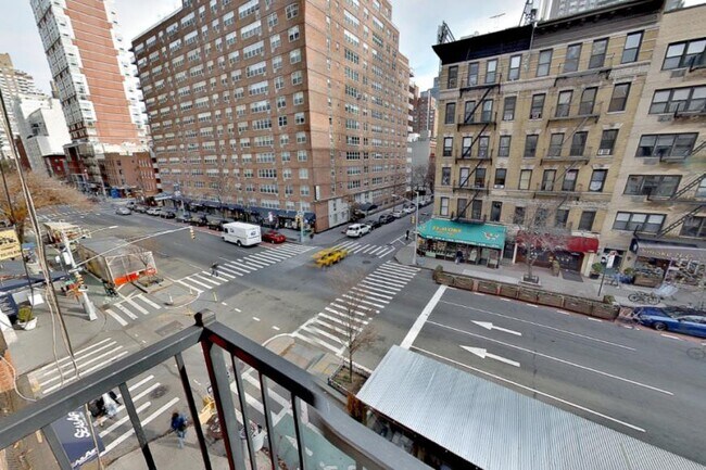 Building Photo - 3 bedroom in New York NY 10021