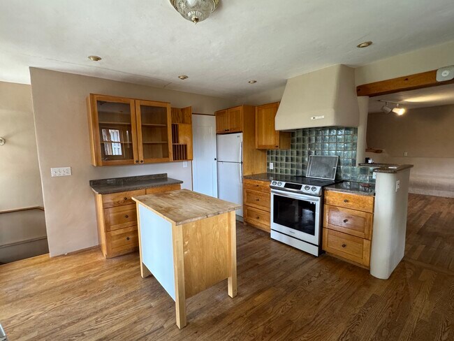 Cocina - 1706 W Alameda St