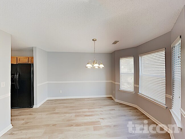 Building Photo - 1005 Maris Ln