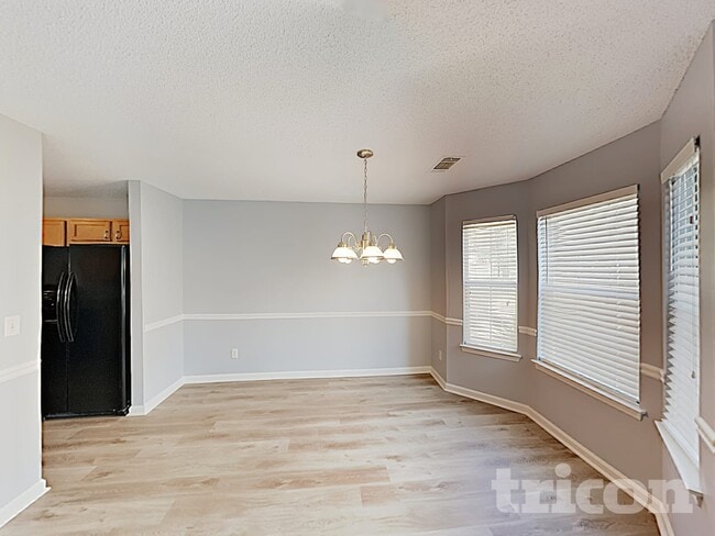 Foto del edificio - 1005 Maris Ln