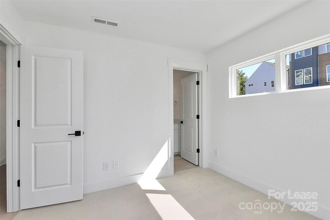 Foto del edificio - 1103 Kokomo Ln