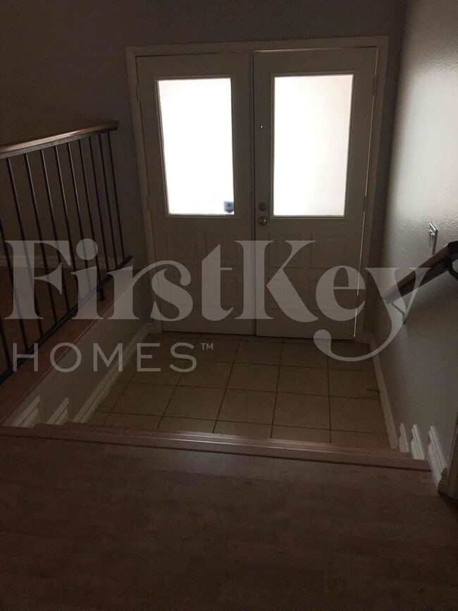 Building Photo - 5262 Holbrook Dr