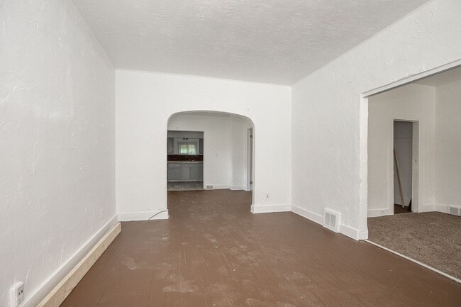 Foto del edificio - 2962 E 66th St