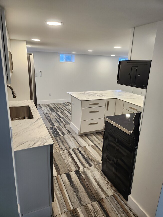 Kitchen Pass-through - 25 Sixth St