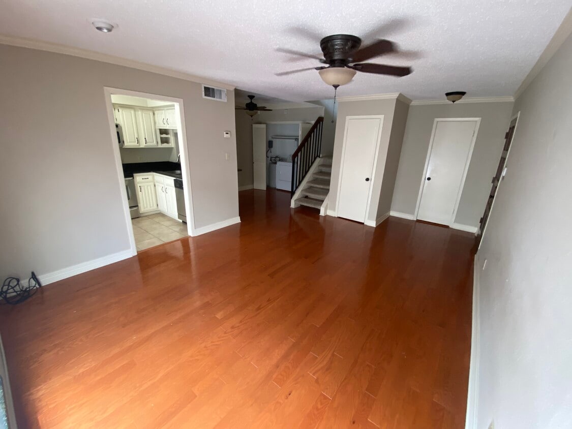 Primary Photo - 3100 Fairfield Ave