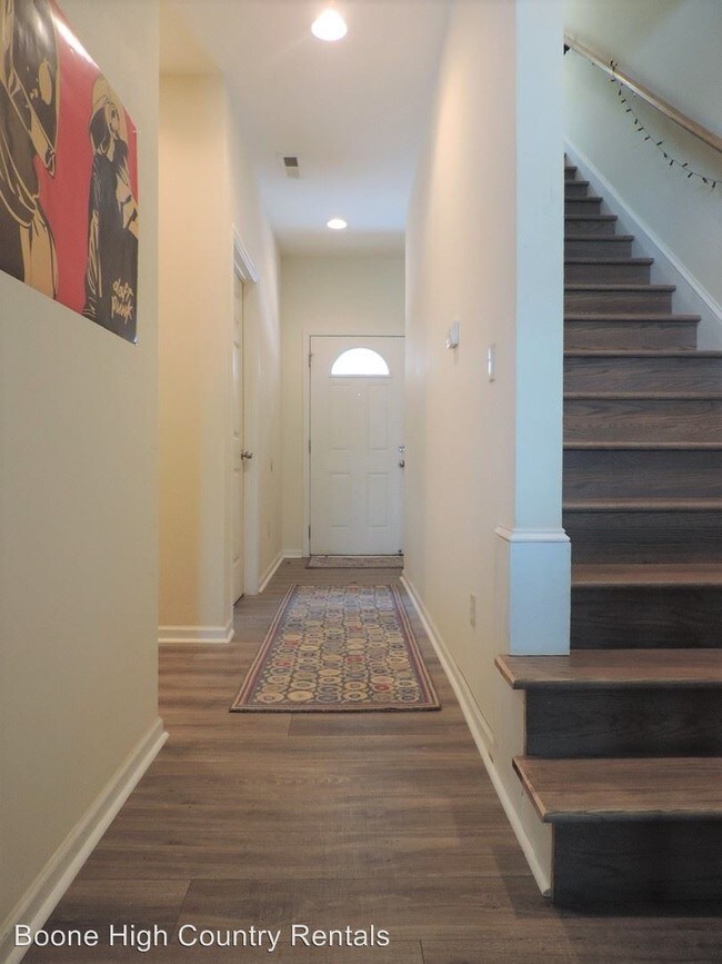 Building Photo - 4 br, 4 bath Room For Rent - 202 Robin Lane