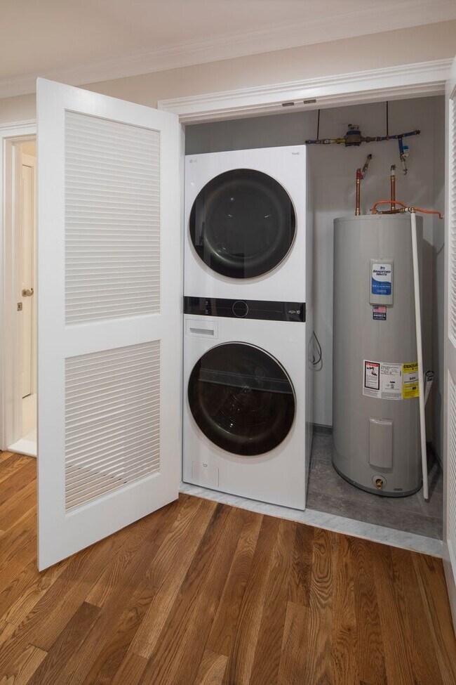 Interior Photo - Legion Manor: In-Unit Washer & Dryer, Cold Water Included, Elevator, Fitness Center, and Cat & Do...