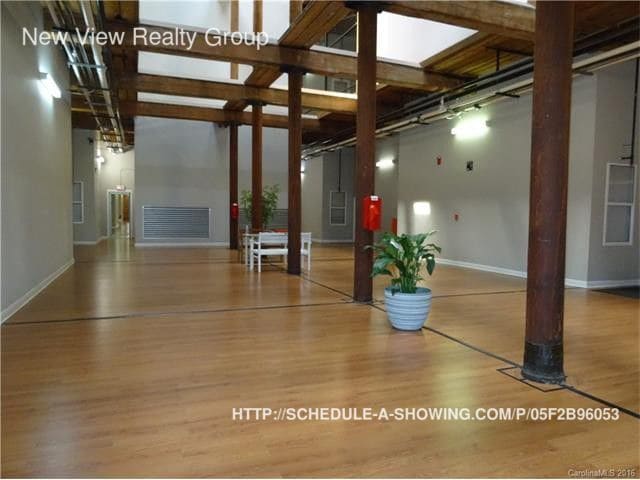 Building Photo - 201 S Hoskins Rd