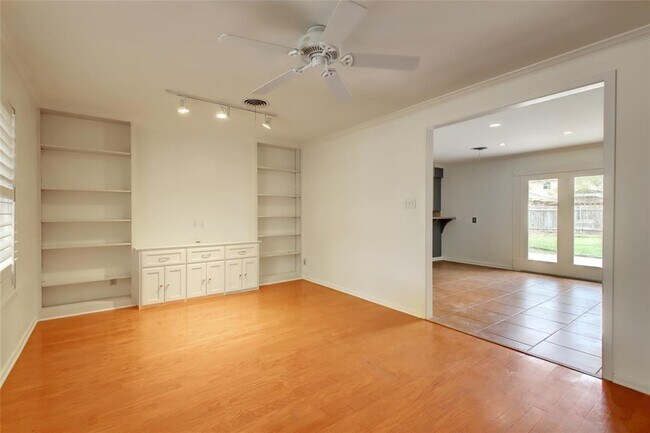 Building Photo - 2904 Skylark Dr