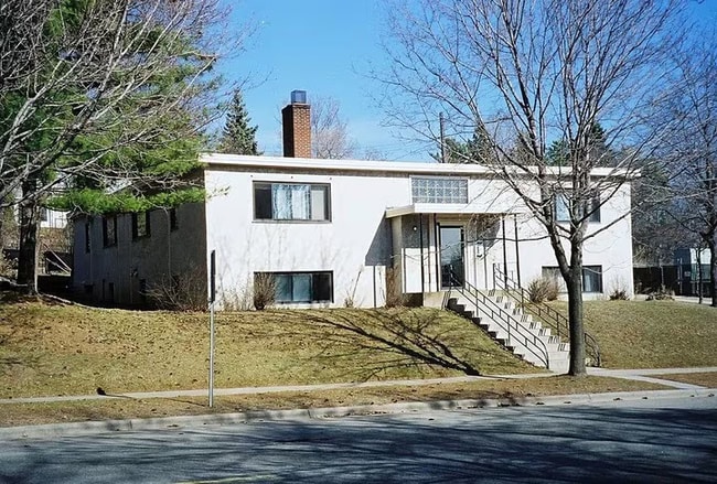 Building Photo - 1225 St Clair Ave