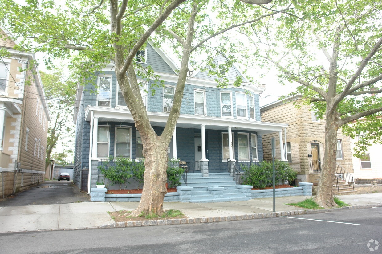 Primary Photo - 131-133 Patterson St