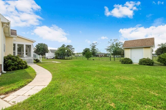 Building Photo - 205 Wingspread Dr