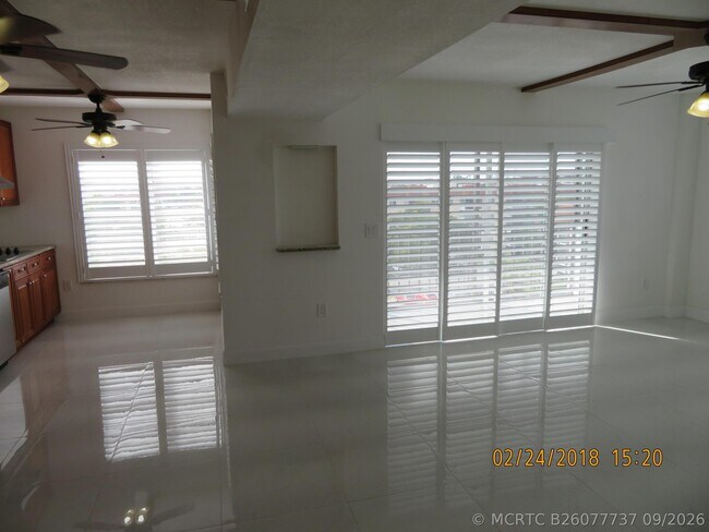 Foto del edificio - 4164 Inverrary Blvd