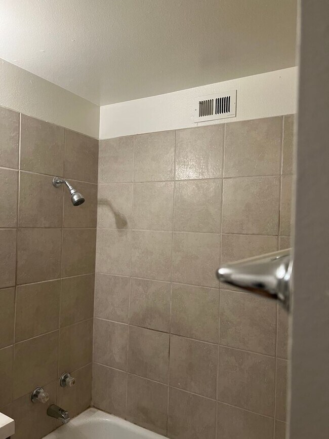 Building Photo - 1 Bedroom 1 Bath In Central Las Vegas