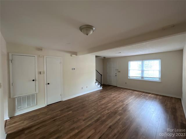 Building Photo - 8905 Hunter Ridge Dr