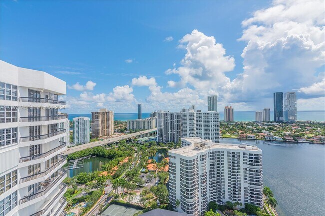Foto del edificio - 3530 Mystic Pointe Dr