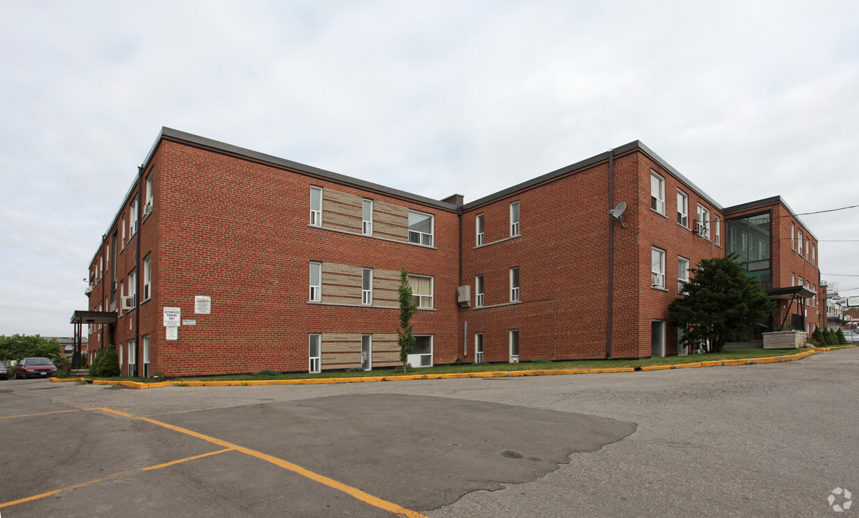 Primary Photo - 2246 Keele St